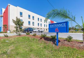 Motel 6 Texas City I~45 South allows 18 year olds to book a room