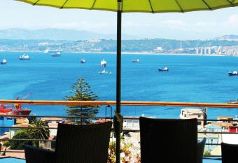 Hotel Boutique Acontraluz allows 18 year olds to book a room