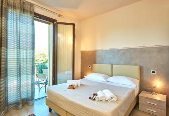 Domus Il Palio allows 18 year olds to book a room