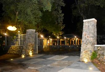 Safari Queens Resort has Smoking/Balcony rooms