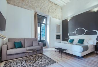 Hotel Boutique Alicante Palacete S.XVII Adults Only allows 18 year olds to book a room