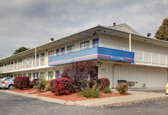 Motel 6 Des Moines Ia has Smoking rooms