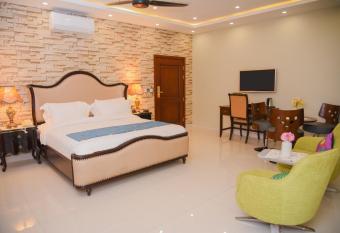 Orchards Cottage Hotel has Balcony rooms