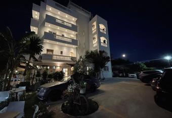 Vila Vasiliu Ksamil has Balcony rooms