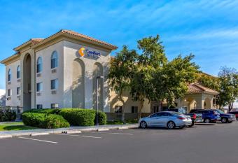Comfort Inn and Suites Phoenix North - Deer Valley allows 18 year olds to book a room