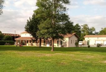 La Mancine Laulan has Balcony rooms