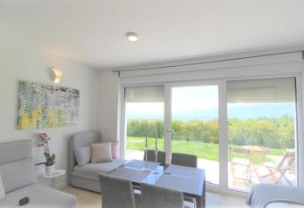 Studio apartment Miramare has Balcony rooms