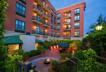 Courtyard by Marriott Savannah Downtown/Historic District has Balcony rooms