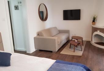 Boel 4 Studio allows 18 year olds to book a room