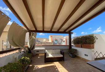 Mansarda con terrazzo allows 18 year olds to book a room