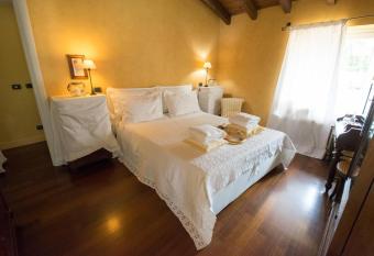 La Casa sui Tetti allows 18 year olds to book a room
