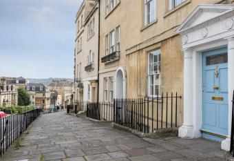 Ainslie s Apartment Belvedere allows 18 year olds to book a room