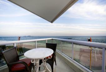 Comfort Suites Maca   has rooms with a private hot tub