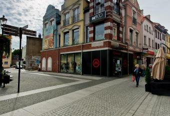 miniHostel   ary has Balcony rooms