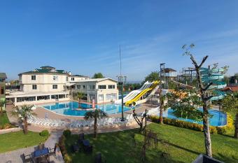 Sapanca Aqua Wellness Spa Hotel allows 18 year olds to book a room