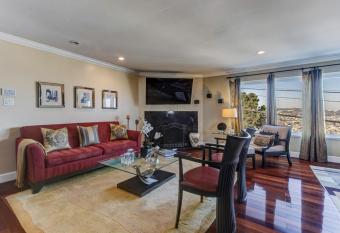 House-Canyon Dr has Balcony rooms