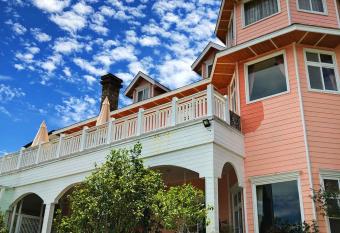 Aurora Villa has Balcony rooms