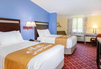 Days Inn by Wyndham Nanuet / Spring Valley has Smoking rooms