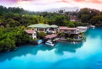 Edgewater Dive & Spa Resort has Balcony rooms