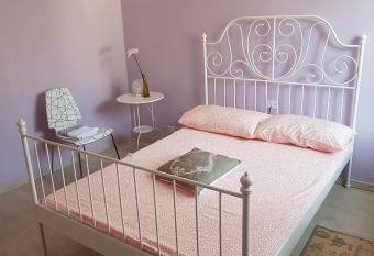 iride allows 18 year olds to book a room