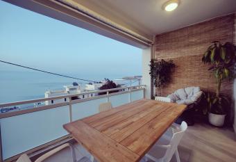 Luxury Seaview Appartment has Smoking rooms