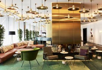 Roomers Munich, Autograph Collection has Balcony rooms