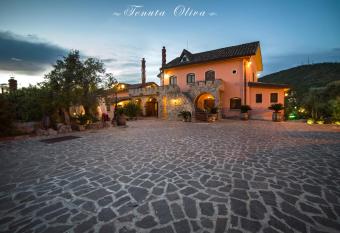 Tenuta Oliva has Balcony rooms