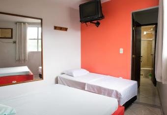 Hotel Kelly s - Rio allows 18 year olds to book a room