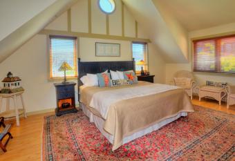 The Eagle Harbor Inn has Balcony rooms