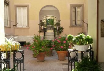 Casa Girasole has Balcony rooms