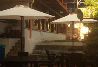 Aroma Cafetera has Balcony rooms