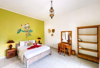 Enak Bungalow has Balcony rooms