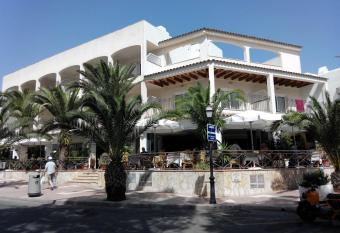 Hostal Leo d Or has Balcony rooms