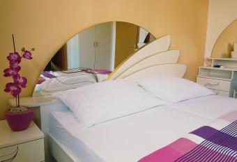 Rooms Hunter has Balcony rooms