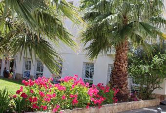 Hotel Oreneta allows 18 year olds to book a room