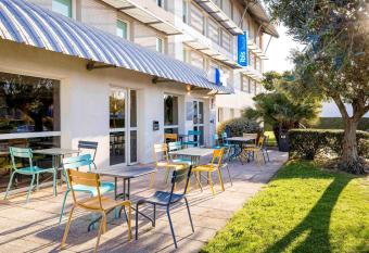 ibis budget Carcassonne A  roport - A61 allows 18 year olds to book a room