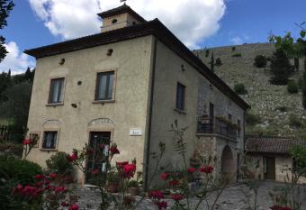 La Fonte has Balcony rooms