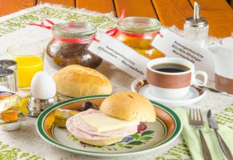 Gasthof zum L  wen allows 18 year olds to book a room