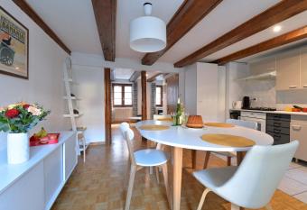 Appartement La Grande Terrasse du Centre has Balcony rooms