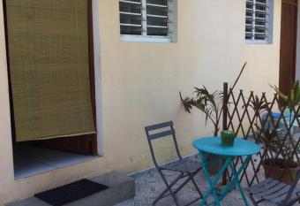 studio sympa allows 18 year olds to book a room