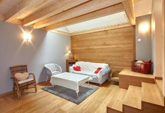 La Maison des Coeurs has Balcony rooms