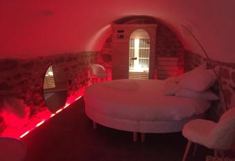 Ly Ove allows 18 year olds to book a room