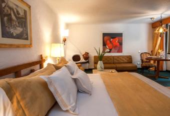 Antara Hotel & Suites - Miraflores has rooms with a private hot tub