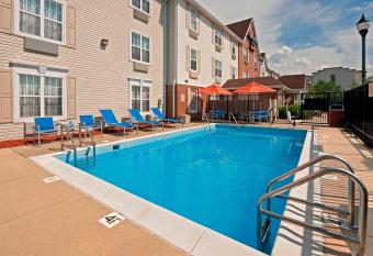 TownePlace Suites by Marriott Bloomington allows 18 year olds to book a room