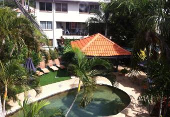 Reef Gateway Apartments has Balcony rooms