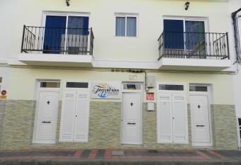 Trotamundos GC FAMILIAS Y ADULTOS RESPONSABLES has Balcony rooms