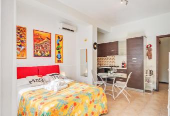 Casa Scogliera allows 18 year olds to book a room