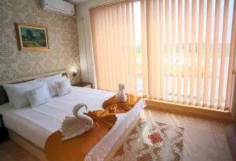 Garni Hotel Saradis has Balcony rooms