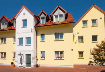 Hotel & Restaurant Hugenottengarten allows 18 year olds to book a room