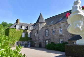 Ch  teau de la Motte Beaumanoir allows 18 year olds to book a room